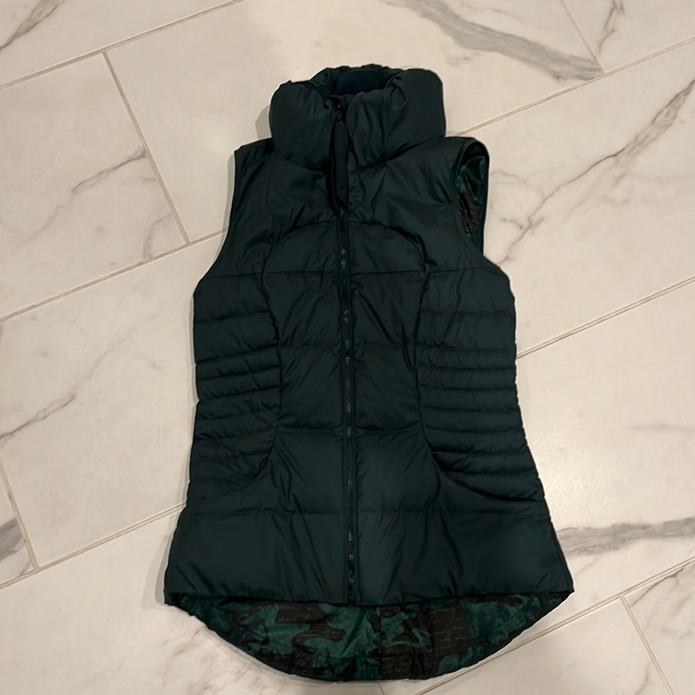 Size 4 Lululemon puffer sleeveless vest.